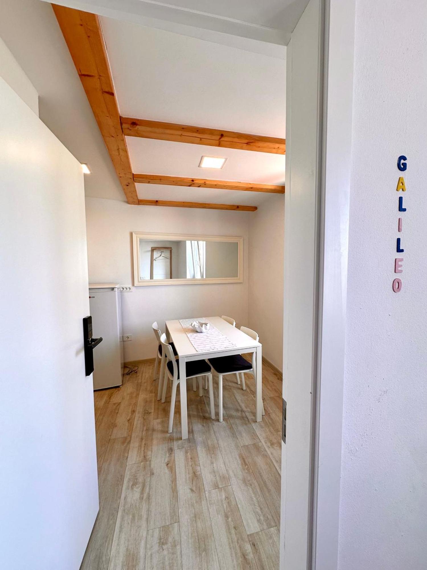 Old Galileo Terrace Apartment Piran